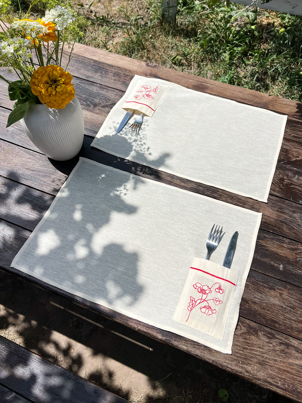 Бавовняний плейсмат з кармашком для приборів та вишивкою "Маки"