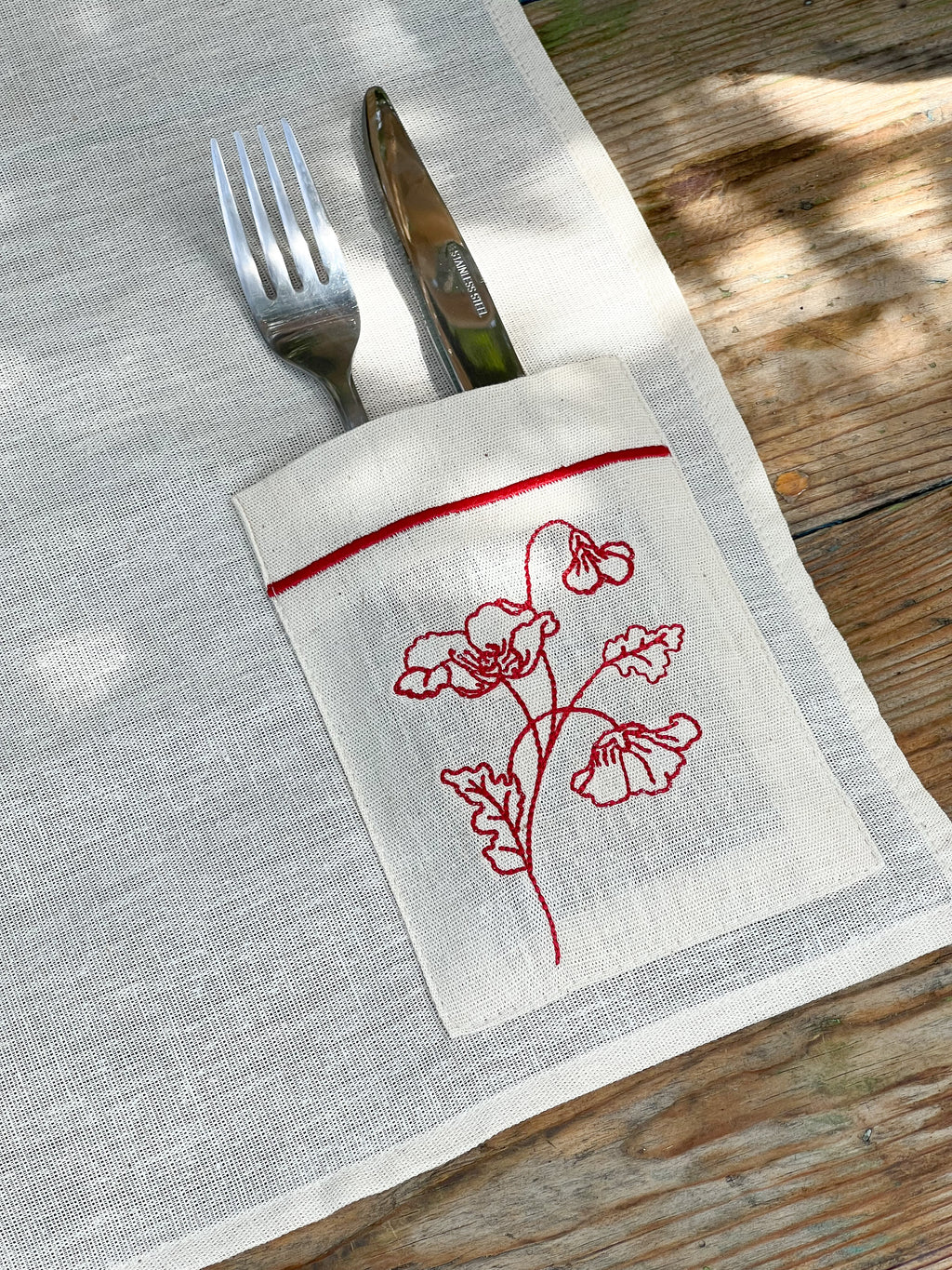 Бавовняний плейсмат з кармашком для приборів та вишивкою "Маки"