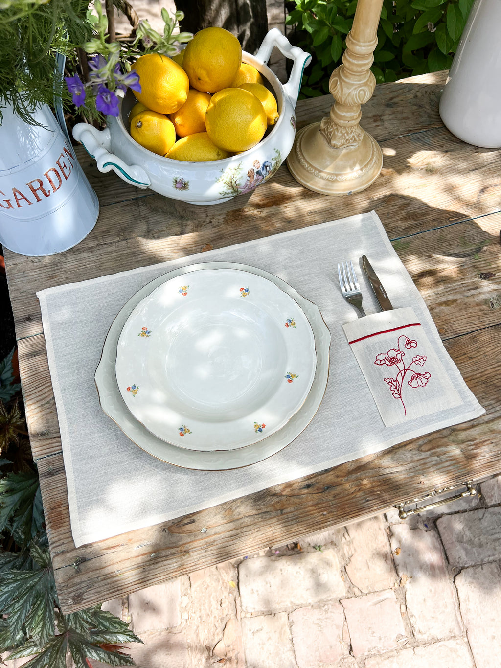 Бавовняний плейсмат з кармашком для приборів та вишивкою "Маки"