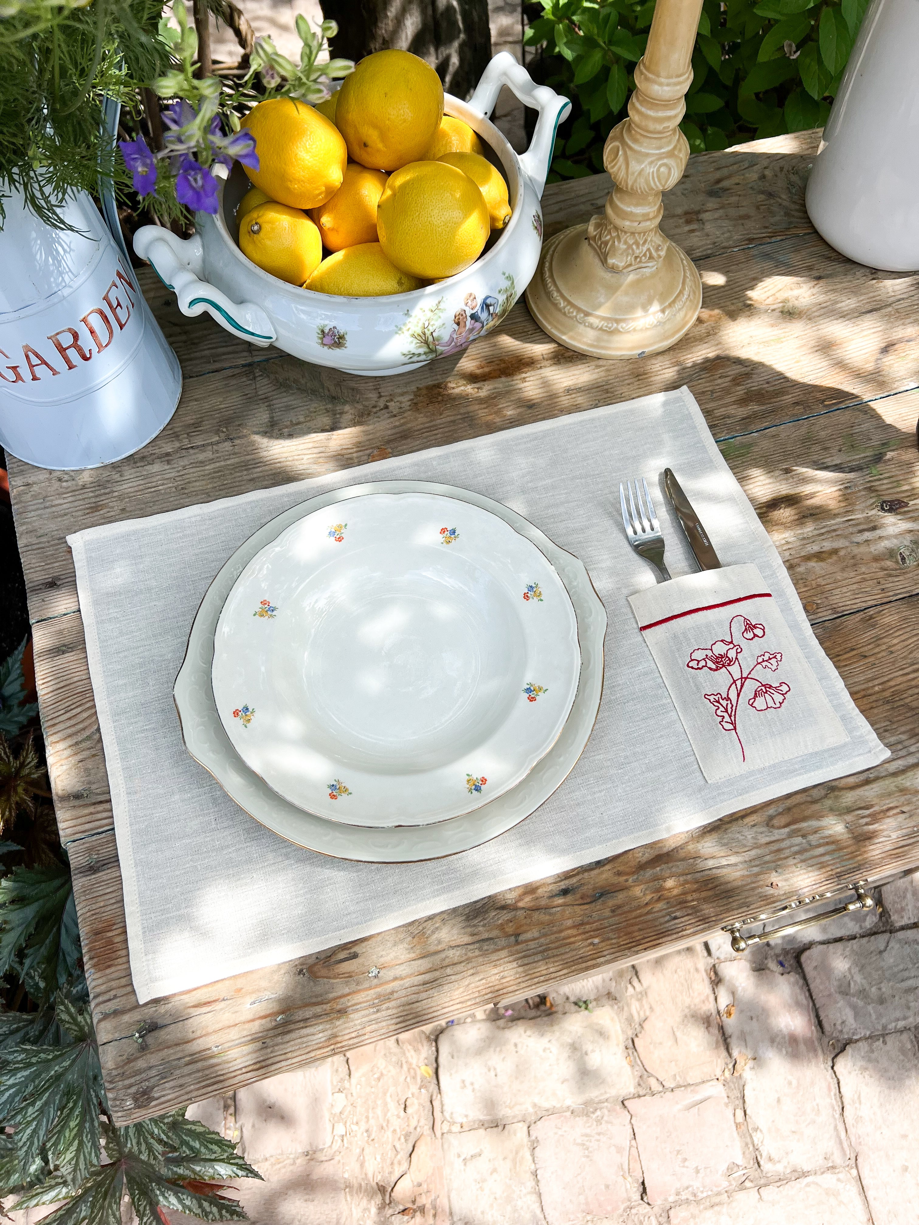 Бавовняний плейсмат з кармашком для приборів та вишивкою "Маки"